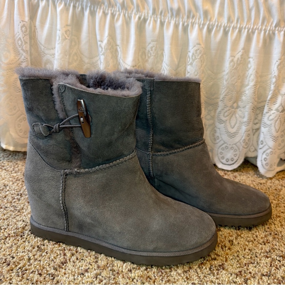 Ugg Classic Femme Toggle Wedge Boot Women Size 10 Suede Ankle Gray 113479